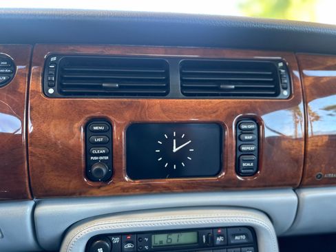 Used 2003 Jaguar XK8 Convertible image 23