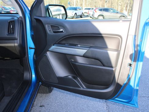 Used 2022 Chevrolet Colorado LT w/ LT Convenience Package image 16