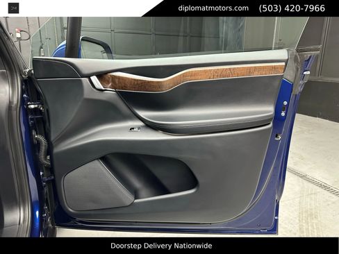 Used 2018 Tesla Model X 100D image 31