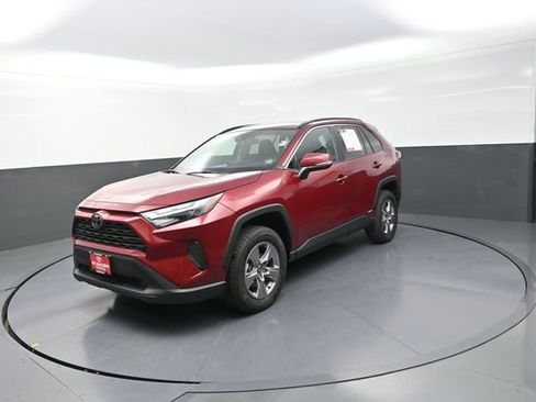 Used 2025 Toyota RAV4 XLE AWD/4WD image 33