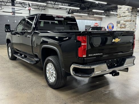 Used 2024 Chevrolet Silverado 3500 LTZ w/ LTZ Convenience Package image 10