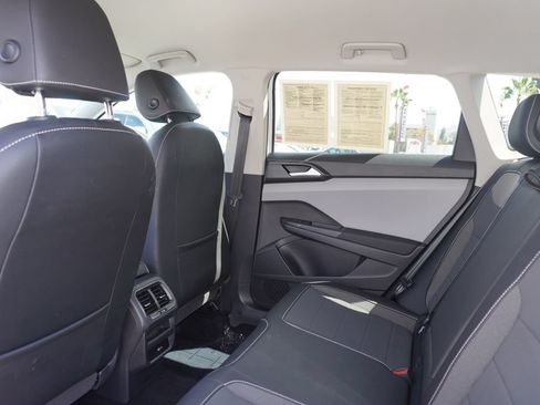 Used 2022 Volkswagen Taos SE FWD image 10