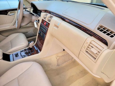 Used 2001 Mercedes-Benz E 320 Sedan image 26