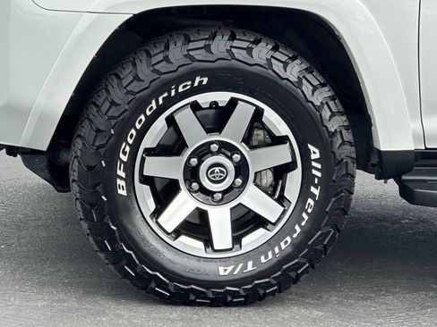 Used 2021 Toyota 4Runner TRD Off-Road Premium w/ Moonroof Package AWD/4WD image 27