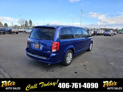Used 2019 Dodge Grand Caravan SE w/ UConnect Hands-Free Group image 4