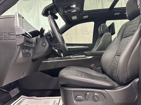 Used 2025 Cadillac Escalade V image 16