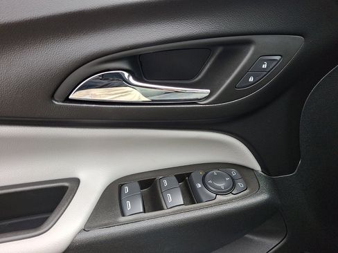Used 2024 Chevrolet Equinox LS w/ LS Convenience Package FWD image 12