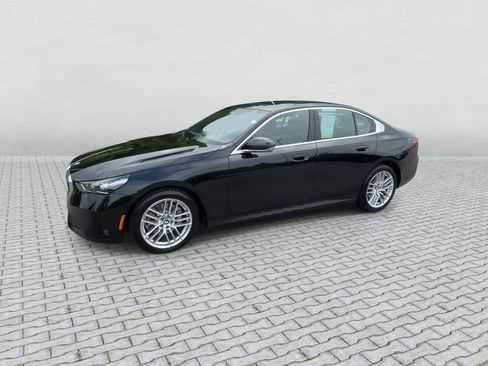 Certified 2024 BMW 530i xDrive AWD/4WD image 4