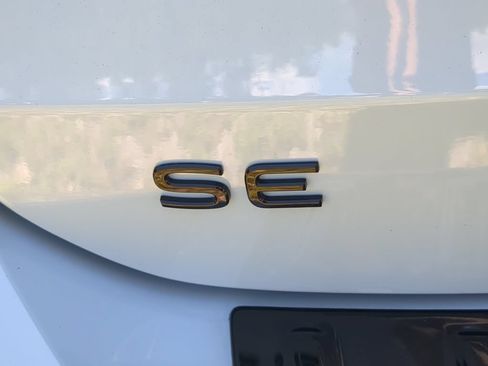 New 2026 Volkswagen Taos SE FWD image 9