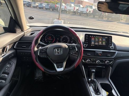 Used 2019 Honda Accord Touring image 9