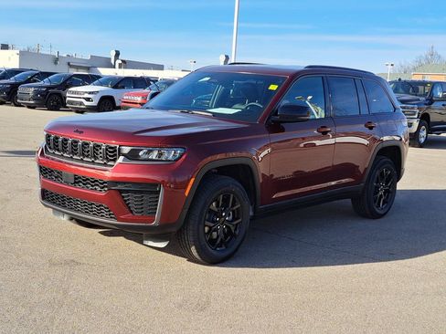 New 2026 Jeep Grand Cherokee Altitude AWD/4WD image 2