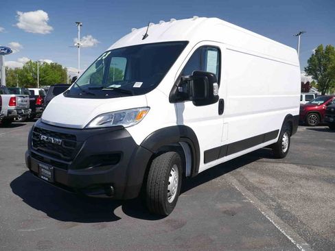 Used 2023 RAM ProMaster 2500 FWD image 4