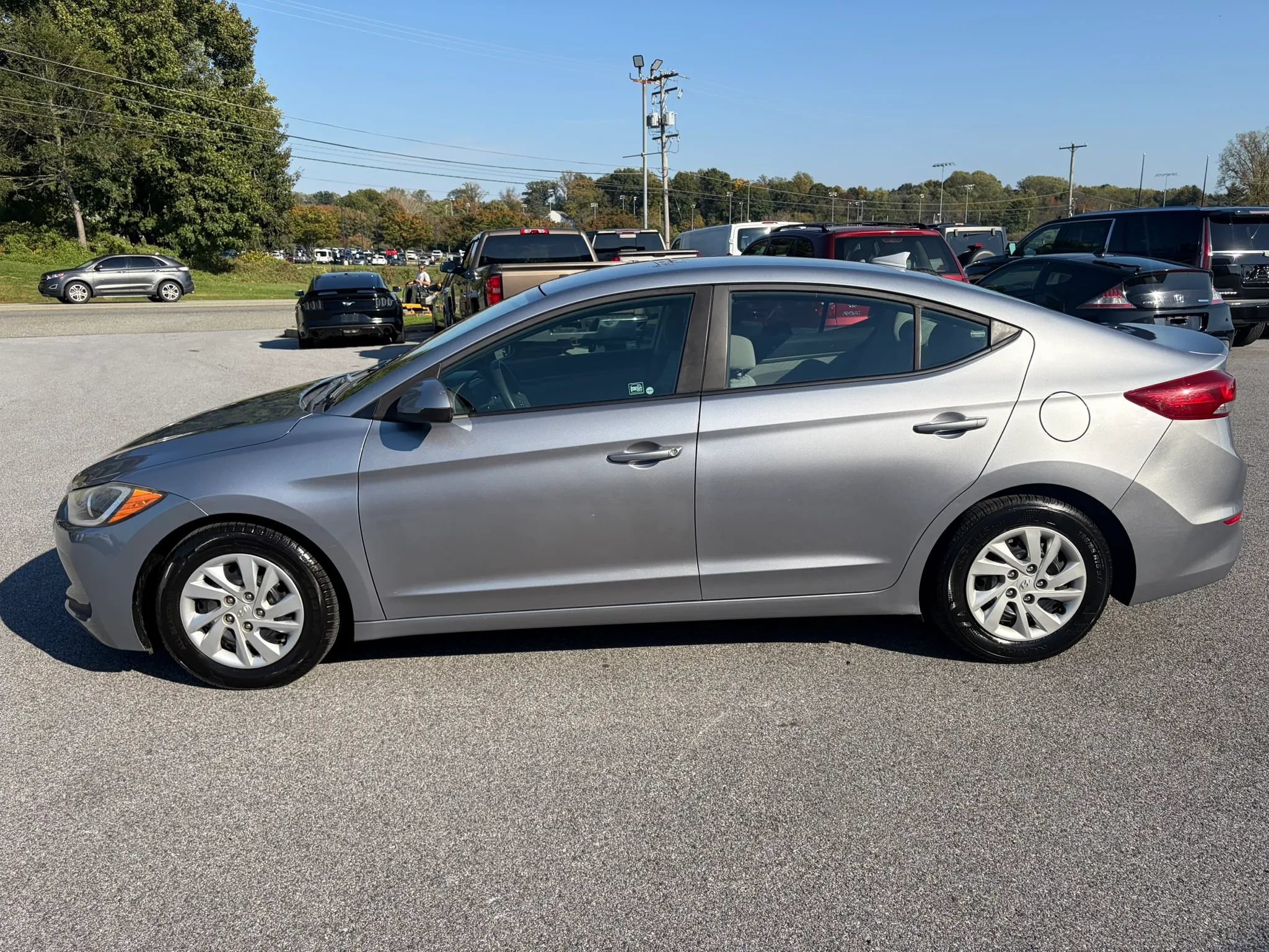 Used 2017 Hyundai Elantra SE FWD image 4