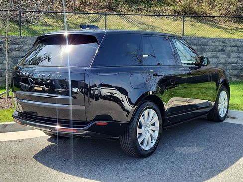 Used 2023 Land Rover Range Rover SE image 2