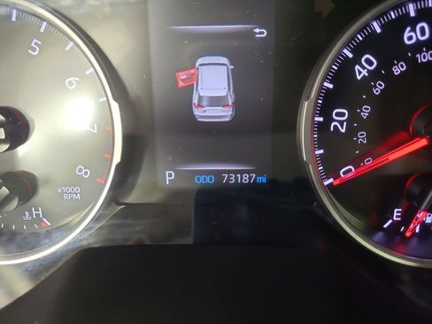 Used 2021 Toyota RAV4 LE image 10