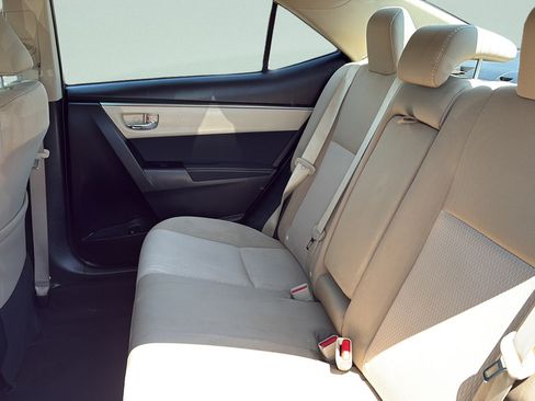 Used 2015 Toyota Corolla LE FWD image 16