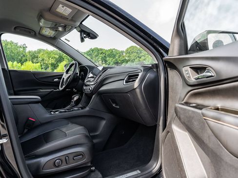 Used 2023 Chevrolet Equinox Premier AWD/4WD image 11