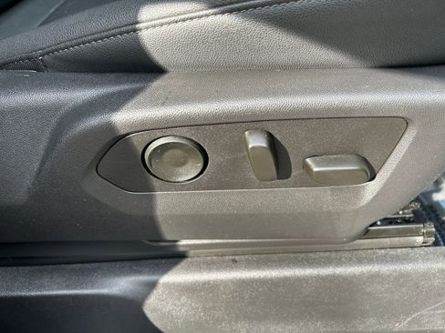 Used 2025 GMC Sierra 1500 SLT image 30