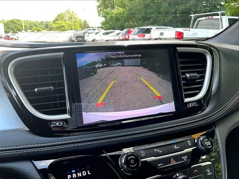 Used 2021 Chrysler Pacifica Touring-L w/ S Appearance Package FWD image 19