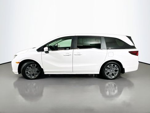New 2026 Honda Odyssey Touring image 4