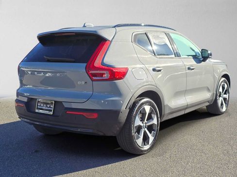 Used 2026 Volvo XC40 B5 Plus AWD/4WD image 4
