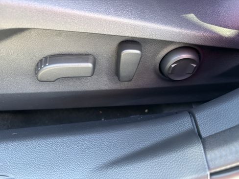 Used 2025 Subaru Outback Premium image 5