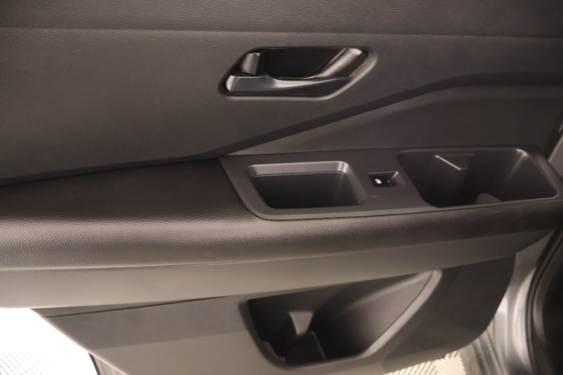 Used 2025 Nissan Pathfinder SV FWD image 17