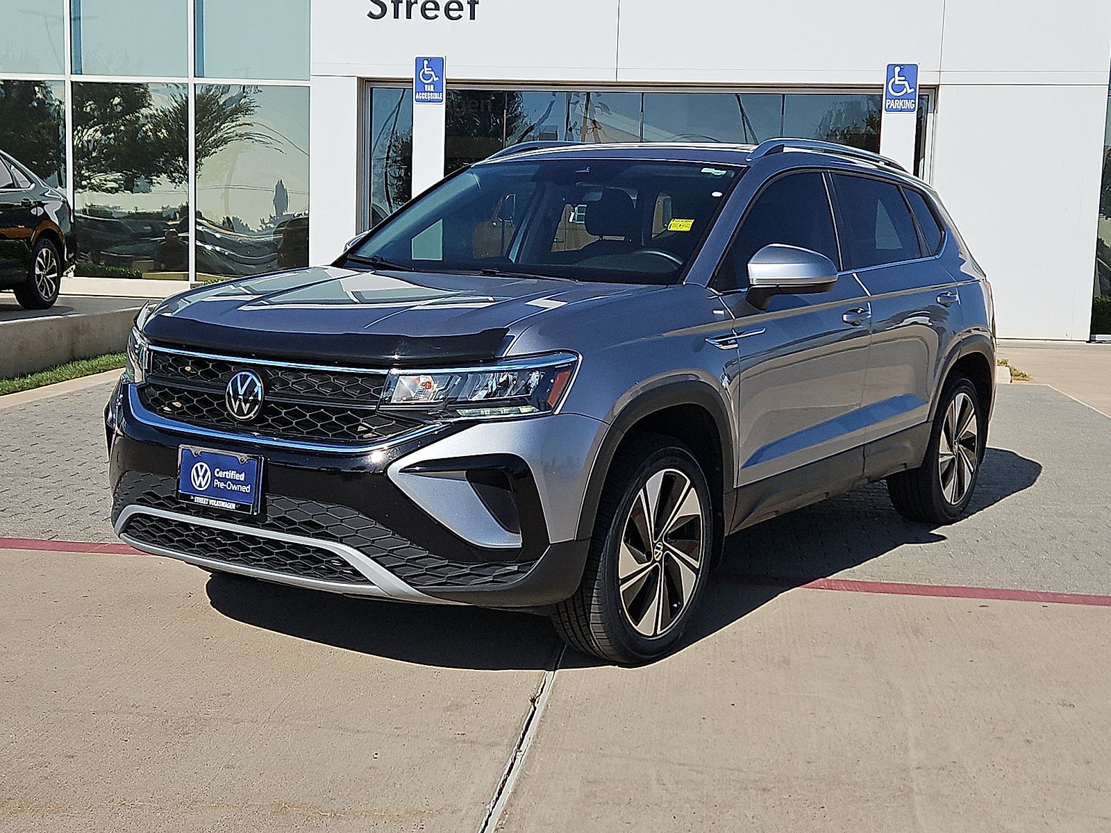 Certified 2024 Volkswagen Taos SE AWD/4WD image 4