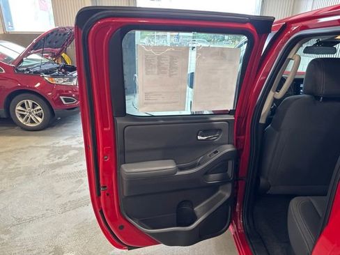 Certified 2023 Nissan Frontier SV w/ SV Convenience Package AWD/4WD image 11