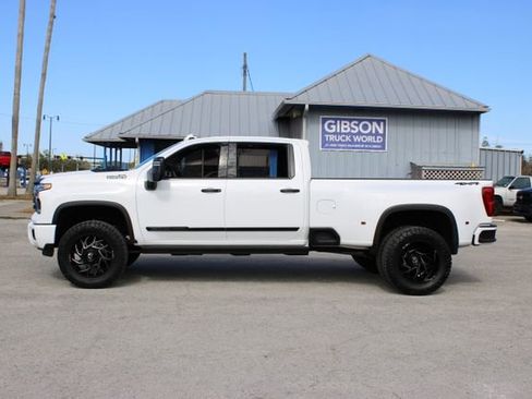 Used 2024 Chevrolet Silverado 3500 High Country w/ High Country Premium Package image 6
