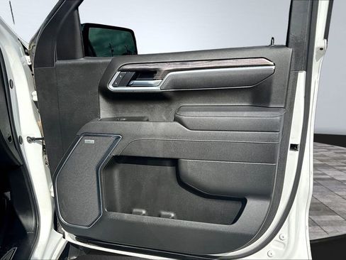 Used 2025 Chevrolet Silverado 1500 LTZ AWD/4WD image 30