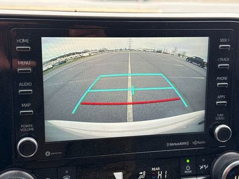 Used 2021 Toyota Highlander LE image 30