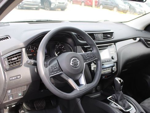 Used 2018 Nissan Rogue Sport SV image 18