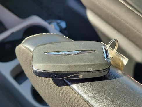 Used 2022 Chrysler Voyager LX FWD image 34