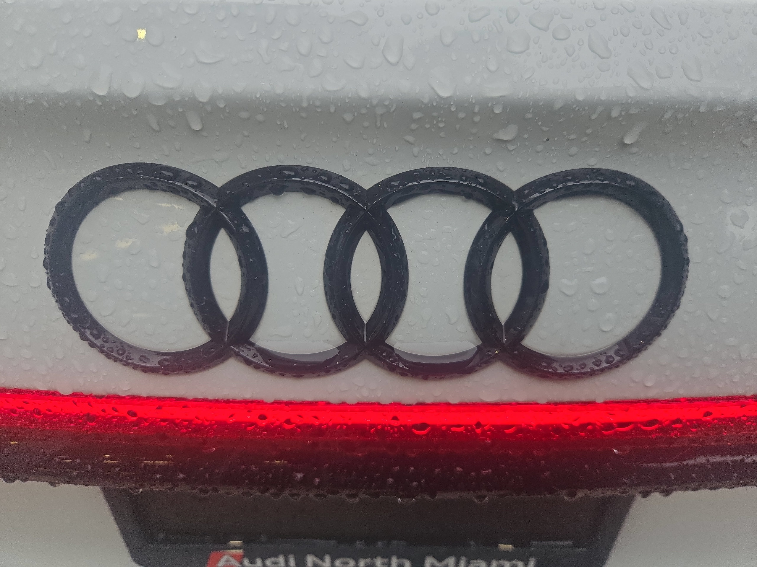 Used 2024 Audi S8 w/ S8 Comfort Plus Package AWD/4WD image 13