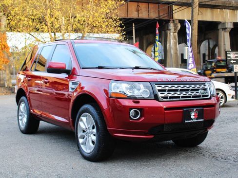 Used 2014 Land Rover LR2 HSE image 9