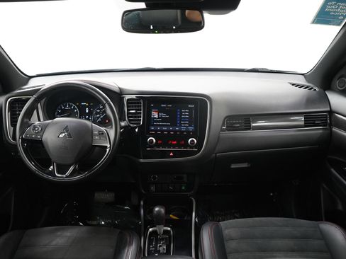 Used 2020 Mitsubishi Outlander LE AWD/4WD image 13