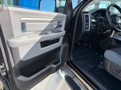 Used 2020 RAM 1500 Classic SLT w/ Luxury Group AWD/4WD image 9