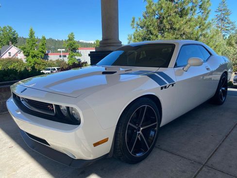 Used 2009 Dodge Challenger R/T RWD image 2