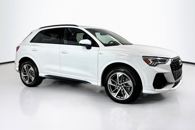 Used 2025 Audi Q3 2.0T Premium w/ Convenience Plus Package AWD/4WD image 3