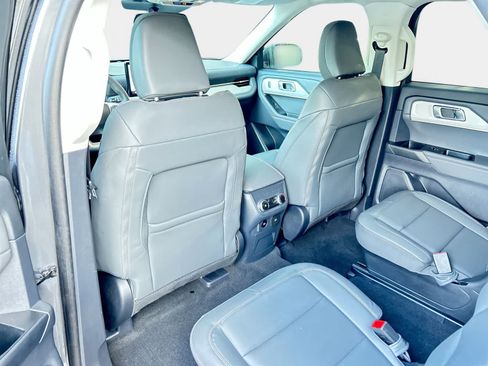 Used 2025 Ford Explorer Active w/ Active Comfort Package AWD/4WD image 12
