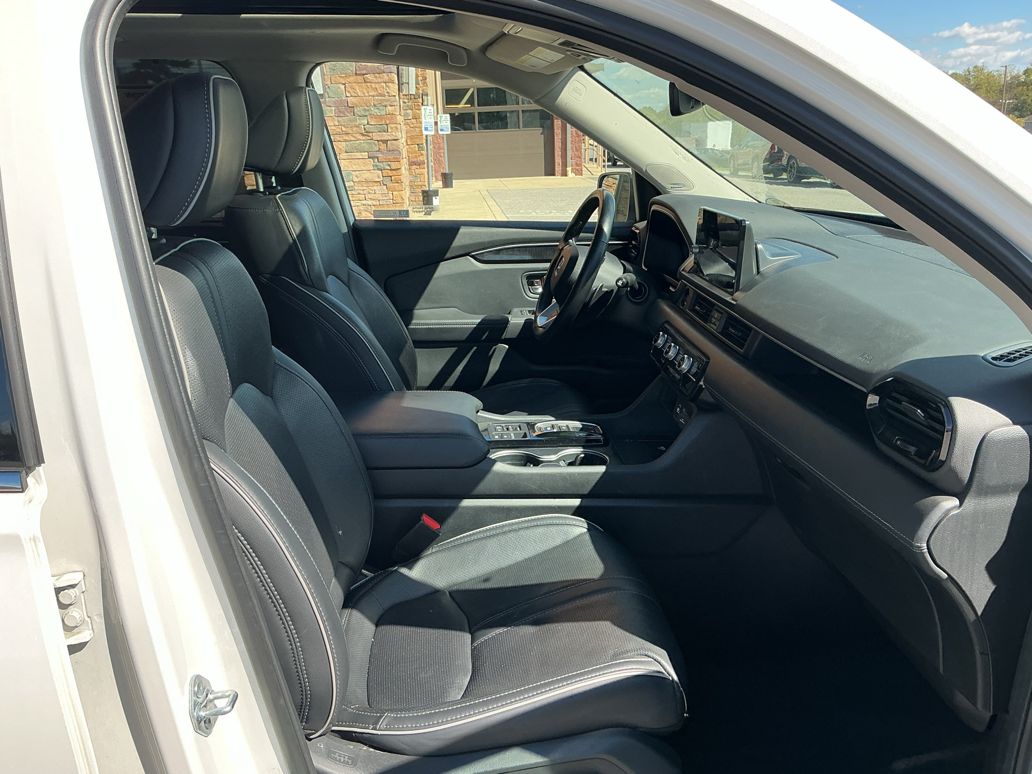 Used 2023 Honda Pilot Elite image 22