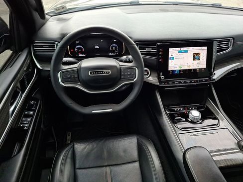 Used 2022 Jeep Wagoneer Series II w/ Premium Group I AWD/4WD image 2