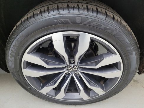 Used 2021 Volkswagen Atlas Cross Sport SEL R-Line image 31