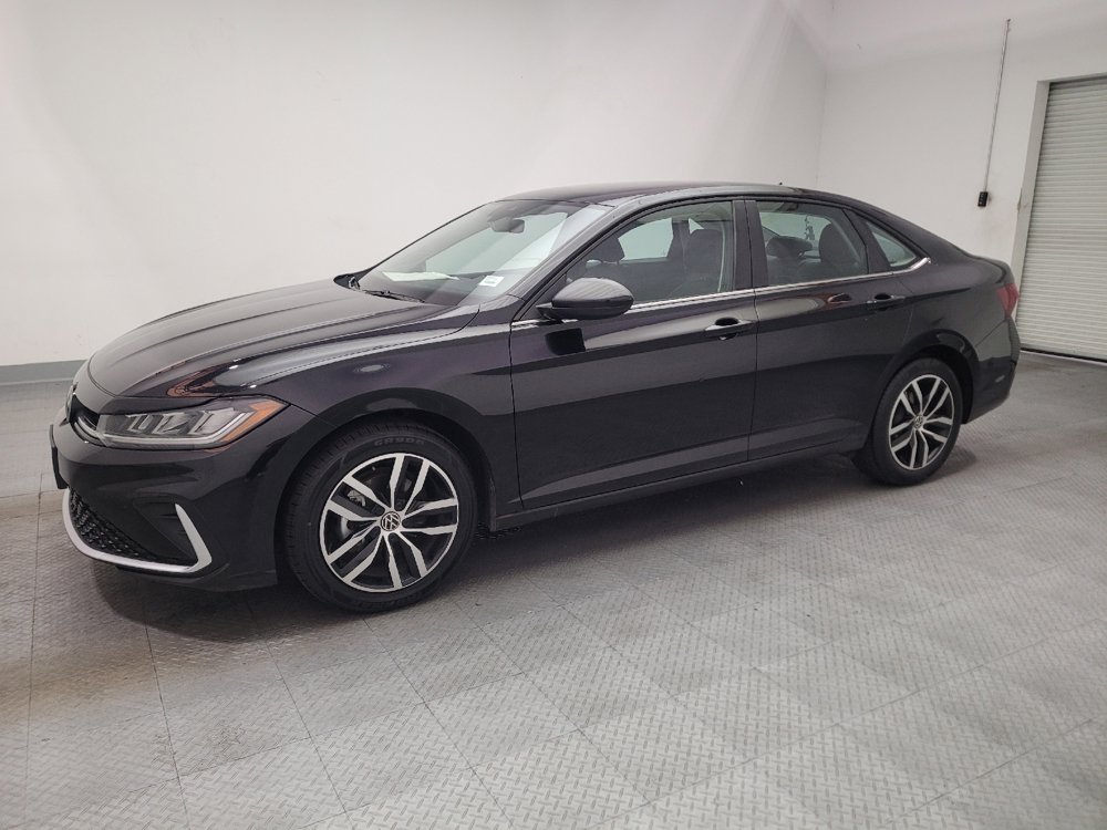 Used 2025 Volkswagen Jetta SE FWD image 2