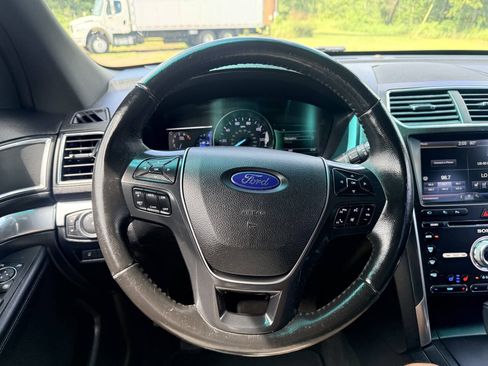 Used 2016 Ford Explorer Limited w/ Equipment Group 301A FWD image 10