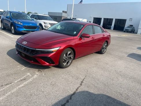 Used 2024 Hyundai Elantra SEL w/ Convenience Package FWD image 2