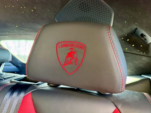 Used 2021 Lamborghini Urus AWD/4WD image 56