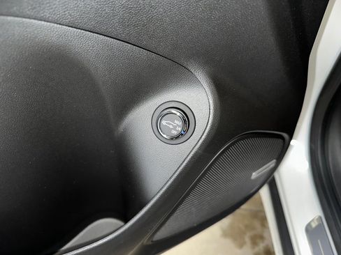 Certified 2024 Buick Encore GX Avenir w/ Avenir Convenience Package image 8