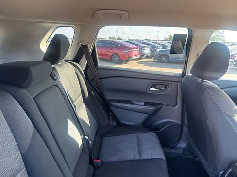Certified 2025 Nissan Rogue SV FWD image 30